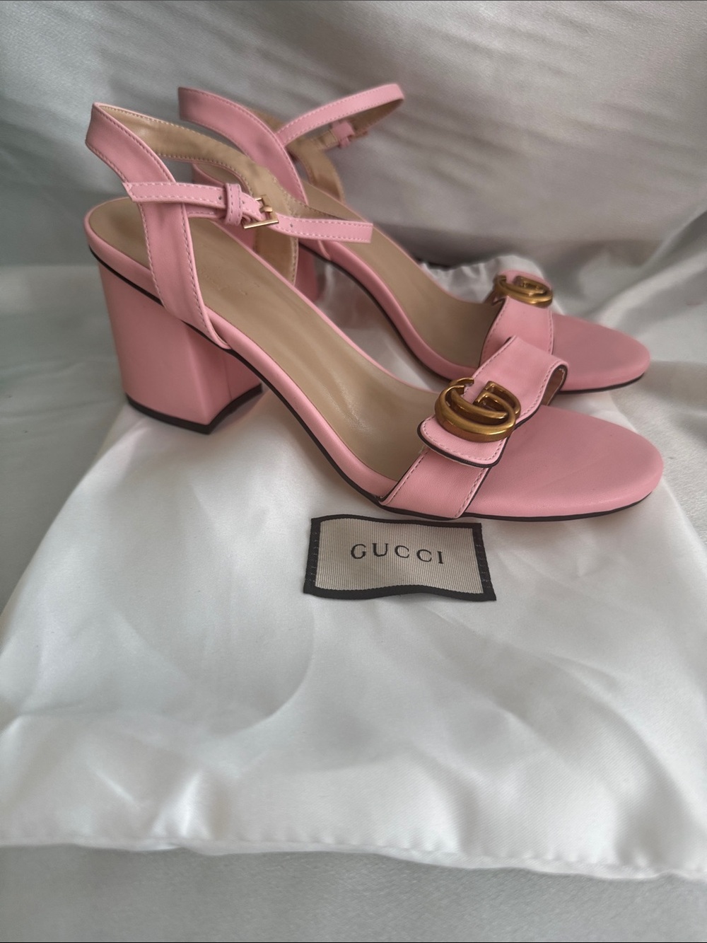 New!🔥Gucci Pink Leather Mid-Block Heel Sandals with Gold GG!🔥